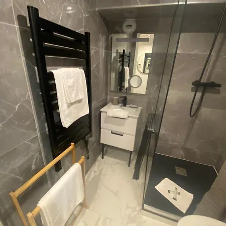 105 B - Tres Beau Studio Avec Mezzanine Refait A Neuf Hyper Centre/ac شقة نيس